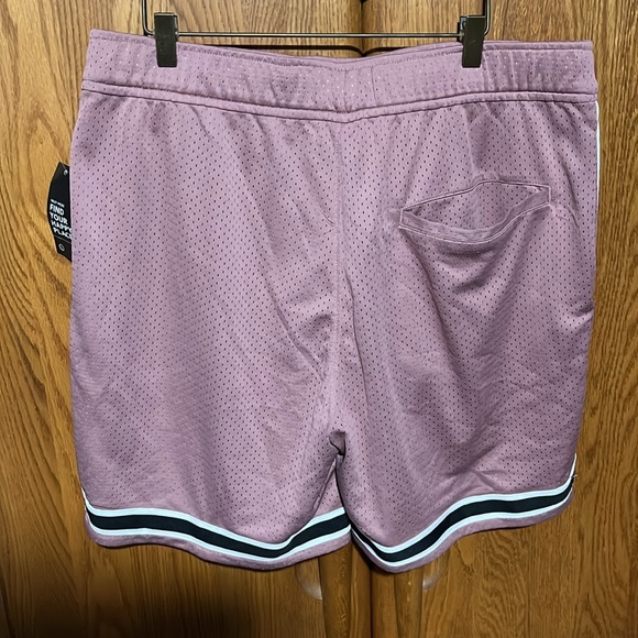 Gilly Hicks - Picture 4 of 5